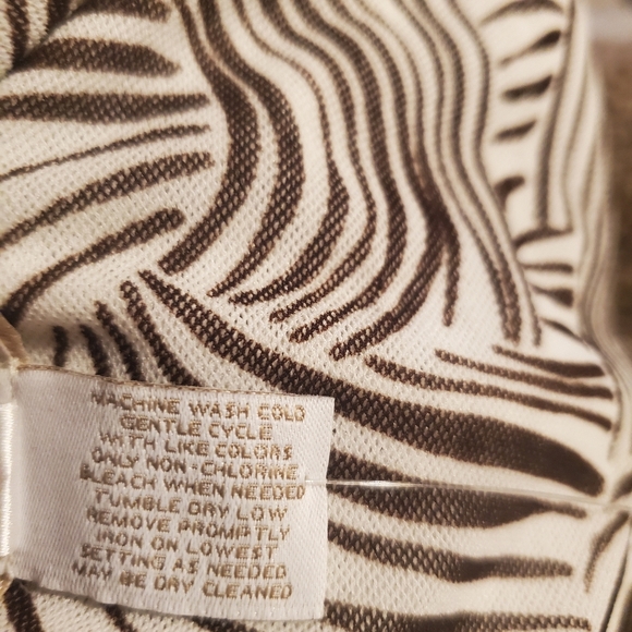 CHICO'S Size 3 RUSTIC SWIRLS RUFFLE FRONT TANK - Picture 7 of 7